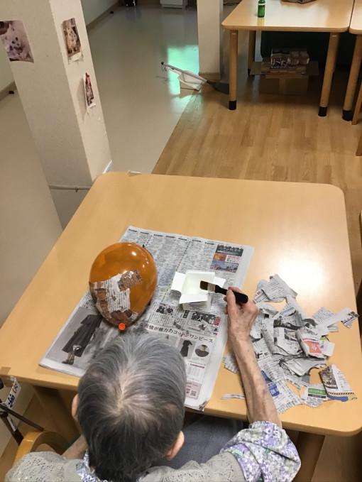 こんにちは短期入所生活介護施設ちかのりです。
８月に入ってから夏祭りに向けてコツコツ製作していました。
芸術家の様に納得いくまでやり直す方、職人のような丁寧さ
お見事です。夏祭りには間に合いセッティングオッケー?
