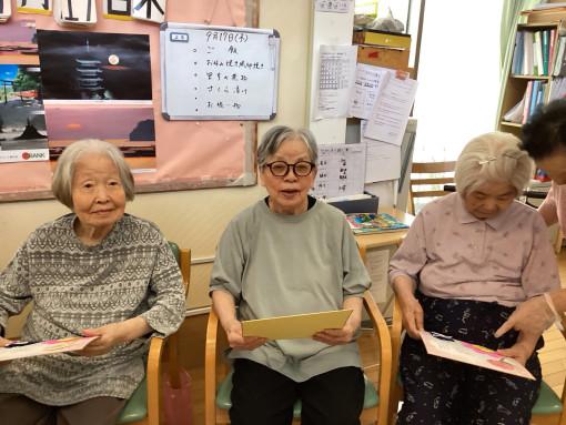 グループホームちかのり苑です♪
9月は１００歳のお祝いと敬老会をしました。
職員による銭太鼓、プレゼントにはお守り付きの色紙でお祝いしました☆

#社会福祉法人福実会#高齢者総合福祉施設#ケアハウスちかのり荘#グループホームちかのり苑#小規模多機能型居宅介護ちかのり特別養護老人ホームちかのり短期入所生活介護ちかのりにこにこ園