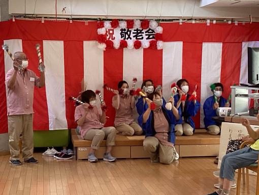 グループホームちかのり苑です♪
9月は１００歳のお祝いと敬老会をしました。
職員による銭太鼓、プレゼントにはお守り付きの色紙でお祝いしました☆

#社会福祉法人福実会#高齢者総合福祉施設#ケアハウスちかのり荘#グループホームちかのり苑#小規模多機能型居宅介護ちかのり特別養護老人ホームちかのり短期入所生活介護ちかのりにこにこ園